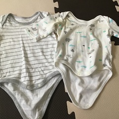 ３ヶ月程度までと、1枚は９ヶ月程度　ロンパース6枚セットの画像
