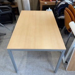 作業テーブル　キッチンテーブルの画像