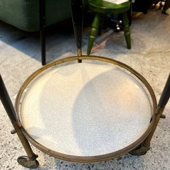 A(黒) ミッドセンチュリー 給仕 ビンテージ クラシック アンティーク ワゴン キャスター付き バーカート トローリー キッチンワゴン サイドテーブル ゴールド 真鍮 2段 ラウンド 円形 レトロ ビンテージ クラシック おしゃれ 飾り棚 インテリア mid-century modern regency style serving trolley の画像