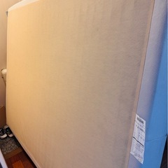 ダブルベッドとフレームセットの画像