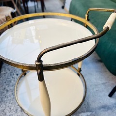 B(白) ミッドセンチュリー 給仕 ビンテージ クラシック アンティーク ワゴン キャスター付き バーカート トローリー キッチンワゴン サイドテーブル ゴールド 真鍮 2段 ラウンド 円形 レトロ ビンテージ クラシック おしゃれ 飾り棚 インテリア mid-century modern regency style serving trolleyの画像