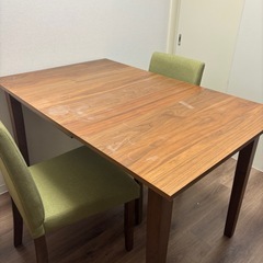 ダイニングテーブルの画像