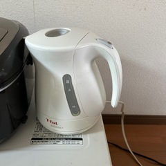 電子レンジ・炊飯器・電子ケトルの3点セットの画像