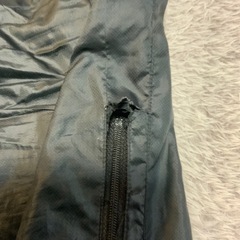 カッパ　Kappa ジャージセット　ピステ上下  サイズM 写真アップしましたが右足のチャックのところが破けています。縫えば大丈夫だとは思いますが、ご理解頂ける方購入よろしくお願いします。の画像