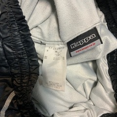 カッパ　Kappa ジャージセット　ピステ上下  サイズM 写真アップしましたが右足のチャックのところが破けています。縫えば大丈夫だとは思いますが、ご理解頂ける方購入よろしくお願いします。の画像