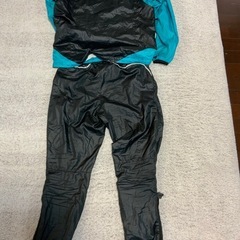 カッパ　Kappa ジャージセット　ピステ上下  サイズM 写真アップしましたが右足のチャックのところが破けています。縫えば大丈夫だとは思いますが、ご理解頂ける方購入よろしくお願いします。の画像