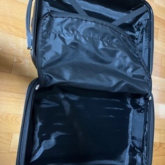 キャリーバッグ　スーツケース　ブラックの画像