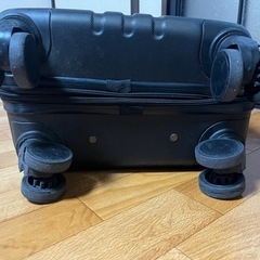 キャリーバッグ　スーツケース　ブラックの画像