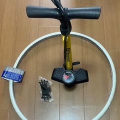 クリエイト　自転車　ピストバイク　　空気入れとタイヤ付きの画像