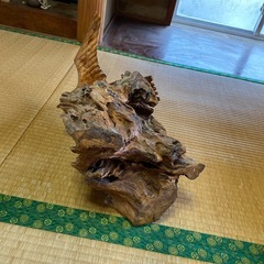 木彫りの鷲の画像