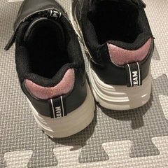 女の子　小学生　靴　ブラック　20センチの画像