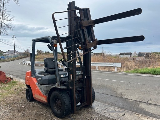トヨタ　全回転フォーク　360℃ 2.5t ディーゼル　AT 2013年式 荷重2350Kg 揚高3000mm 　GENEO25 8FDL25  回転　積載　運搬　建機　　オートマ　フォークリフト　リフト　宮崎