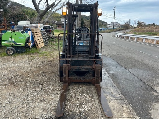 トヨタ　全回転フォーク　360℃ 2.5t ディーゼル　AT 2013年式 荷重2350Kg 揚高3000mm 　GENEO25 8FDL25  回転　積載　運搬　建機　　オートマ　フォークリフト　リフト　宮崎