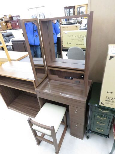北海道 千歳市/恵庭市 近郊配送 ニトリ ドレッサー 鏡台 DR2 MBR チェア付き 店頭でのお受渡し大歓迎