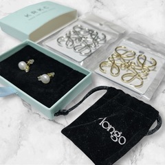 【新品】KRKC シルバー925 パール レディース ピアス 両耳 金属アレルギー対応 ブローチ2点おまけ付きの画像