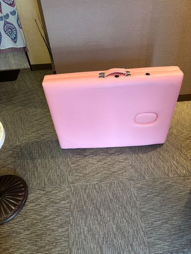リラクゼーション エステサロン  整体 もみほぐし　施術専用ベッド （ピンク)　持ち運び リラクゼーションマッサージベット マッサージベッドにはどんな特徴が 