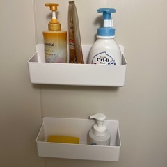 お風呂に浮かせる収納の画像