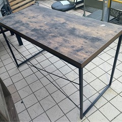 ニトリ デスク 天板に塗装シールの剥がれあり 机のみ 中古の画像