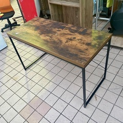 ニトリ デスク 天板に塗装シールの剥がれあり 机のみ 中古の画像