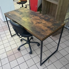 ニトリ デスク 天板に塗装シールの剥がれあり 机のみ 中古の画像