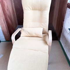 アイリスオーヤマ ウッドアーム リクライニングチェア
の画像