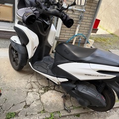 トリシティー155側車付二輪自動車の画像