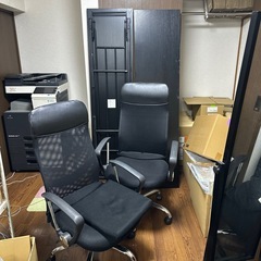 事務机2台デスクワゴン2台椅子3台シュレッダー　スチールキャビネット　お譲りしますの画像