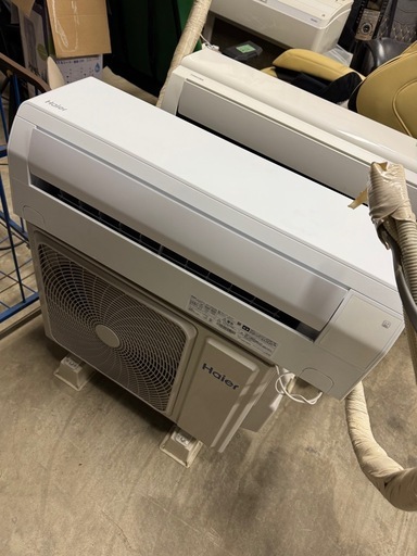 ハイアール　ルームエアコン24年製美品！2.2kw
