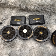 空調服のファンとバッテリーの画像