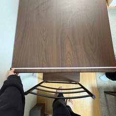 ダイニングテーブル、椅子の画像