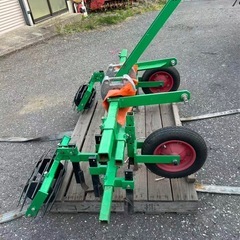 トラクター用 畝立て機・培土機 美品 作業機 アタッチメントの画像