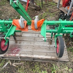 トラクター用 畝立て機・培土機 美品 作業機 アタッチメントの画像