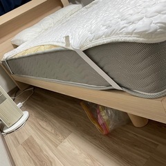 セミダブルサイズのフランスベッドの画像