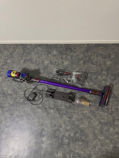 【動作問題なし】dyson V8 Fluffy 本体・付属品　ダイソン