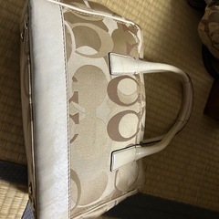 COACH トートバッグ シグネチャー ベージュ系の画像