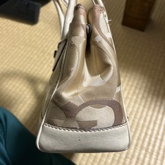 COACH トートバッグ シグネチャー ベージュ系の画像
