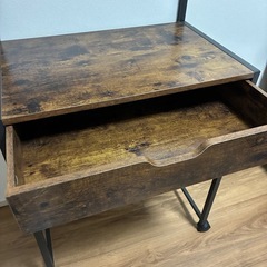 アンティーク調 キャスターデスク 本棚付き 掃除楽  幅64cm奥行42cm高さ119cm(1番上)、77cm(天板)の画像