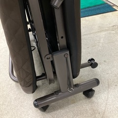 川2603-806 折りたたみベッド ブラウン キルティング 留め具片方欠損 キズ汚れ有りの画像