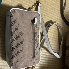 GUESS ミニショルダーバッグ レディースの画像