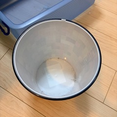ゴミ箱の画像