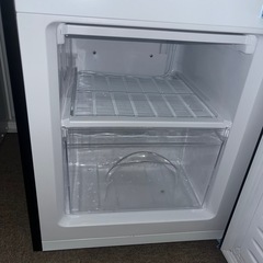 一人暮らし用冷蔵庫、106L、YFR-D111(B)の画像