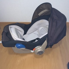 ベビーカーとチャイルドシートの画像