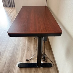 電動スタンディングデスクの画像