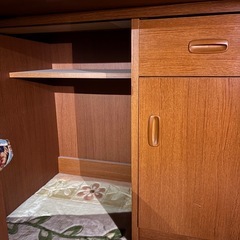 天板収納出来る机の画像