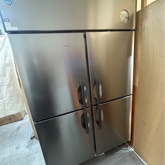 業務用冷蔵庫4枚扉の画像