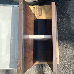 おしゃれなガラステーブル　コーヒーテーブルの画像