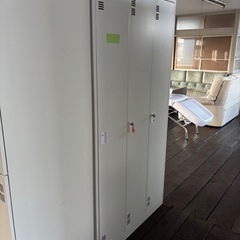 ロッカー　オフィスロッカー　　スチールロッカー　LION  東京衡機 3人用ロッカー　バラ売りの画像