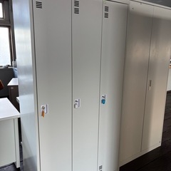 ロッカー　オフィスロッカー　　スチールロッカー　LION  東京衡機 3人用ロッカー　バラ売りの画像