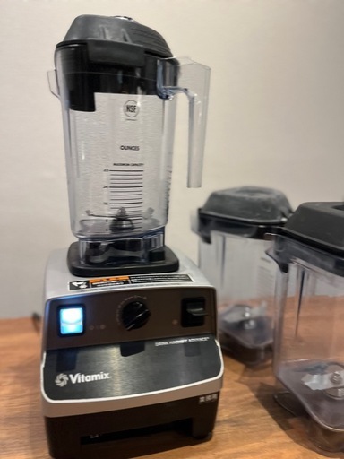 Vitamix 業務用ミキサー 動作OK カフェ機器　コンテナ3つ Vitamix 業務用ミキサー 動作OK カフェ機器 コンテナ3つ 送料込 - メルカリ