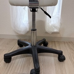 キャスター付きチェアーの画像